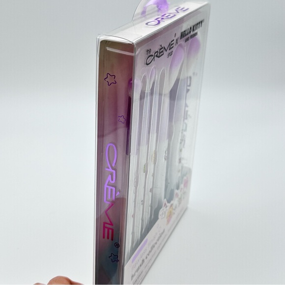 The Crème Shop x Hello Kitty – Holiday Flawless Finish Brush Collection - Picture 4 of 6